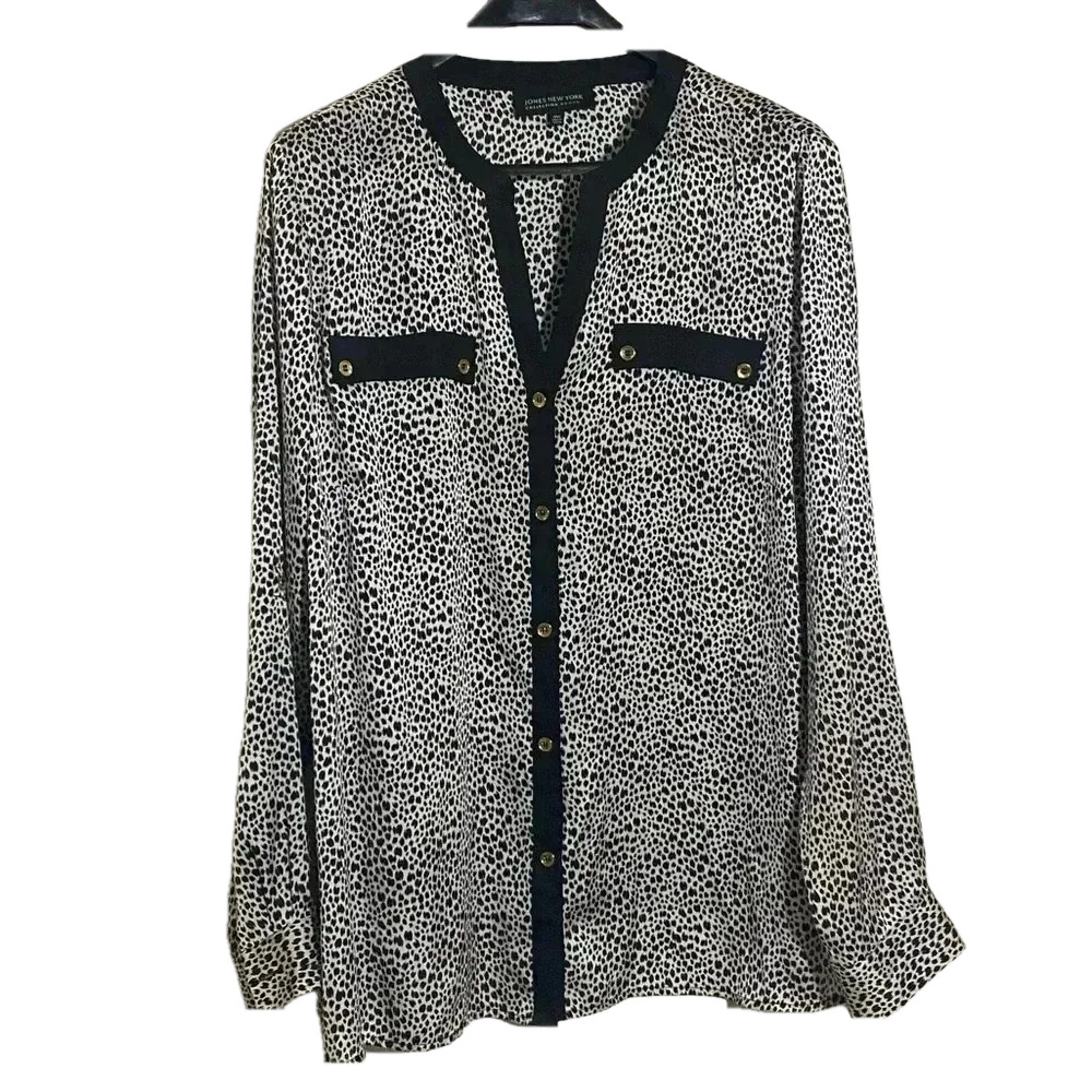🎈JONES NEW YORK woman’s long  sleeve animal print button down top